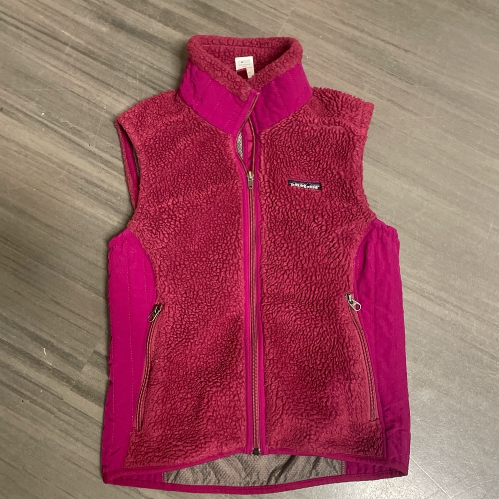 Patagonia women’s retro Pink sherpa Vest